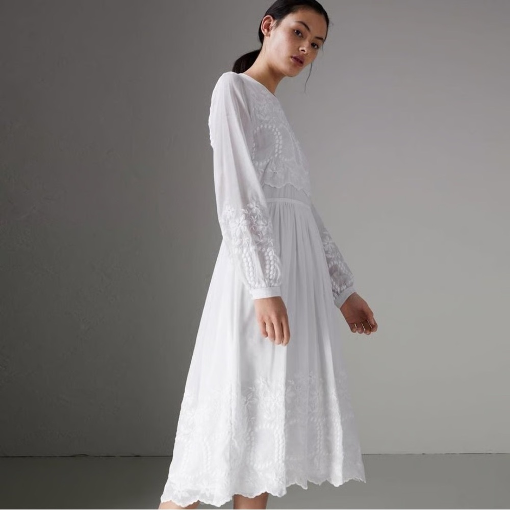 Burberry embroidered white dress size 4